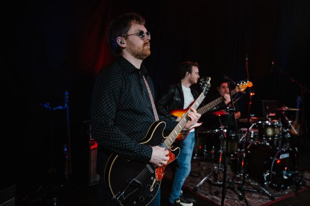 Gallery: Away'sis Ultimate Oasis Tribute Band