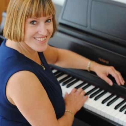 Leanne Solo Pianist