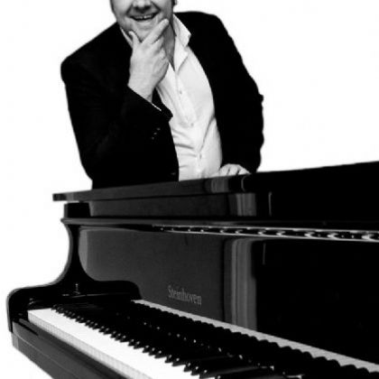 James - Pianist