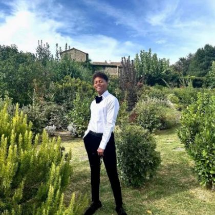 lascel singing waiter