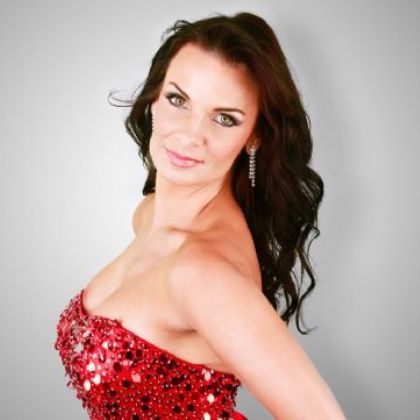 Laura does Cabaret