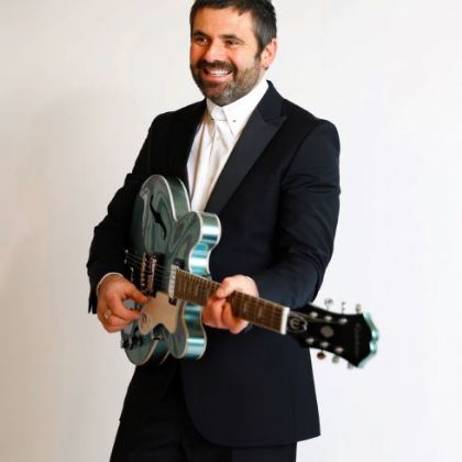 Paul Hand - Singing Waiter