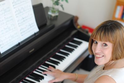 Leanne - Solo Pianist